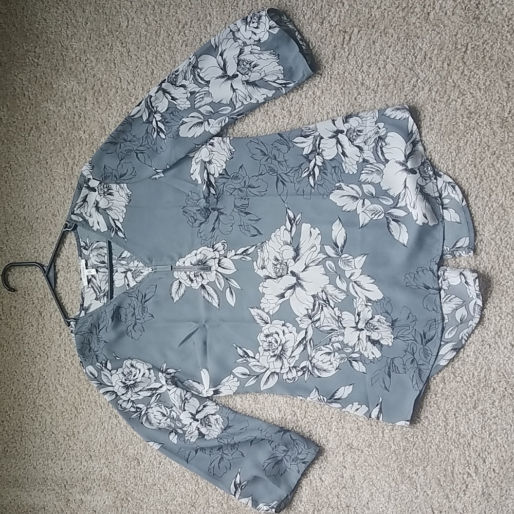 Maurices Tunic Pullover Top Dark Gray/Charcoal w/white floral, Half Zipper Front
